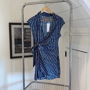 "Urban" short, side tie dress, can be worn alone or with leggings or jeans.